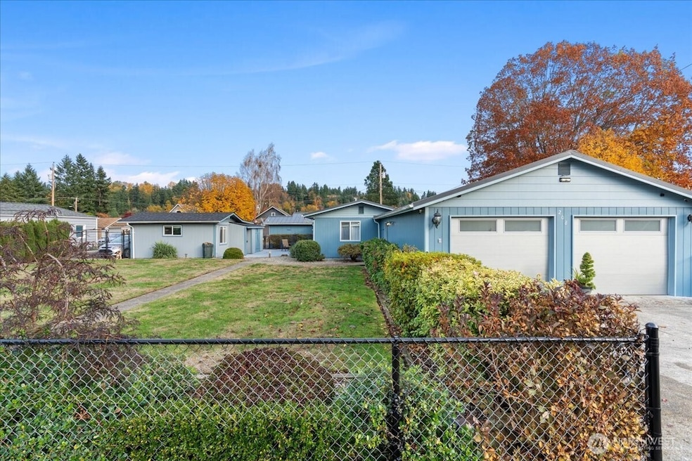 208 Pike St NE, Auburn, WA 98002 - photo 1