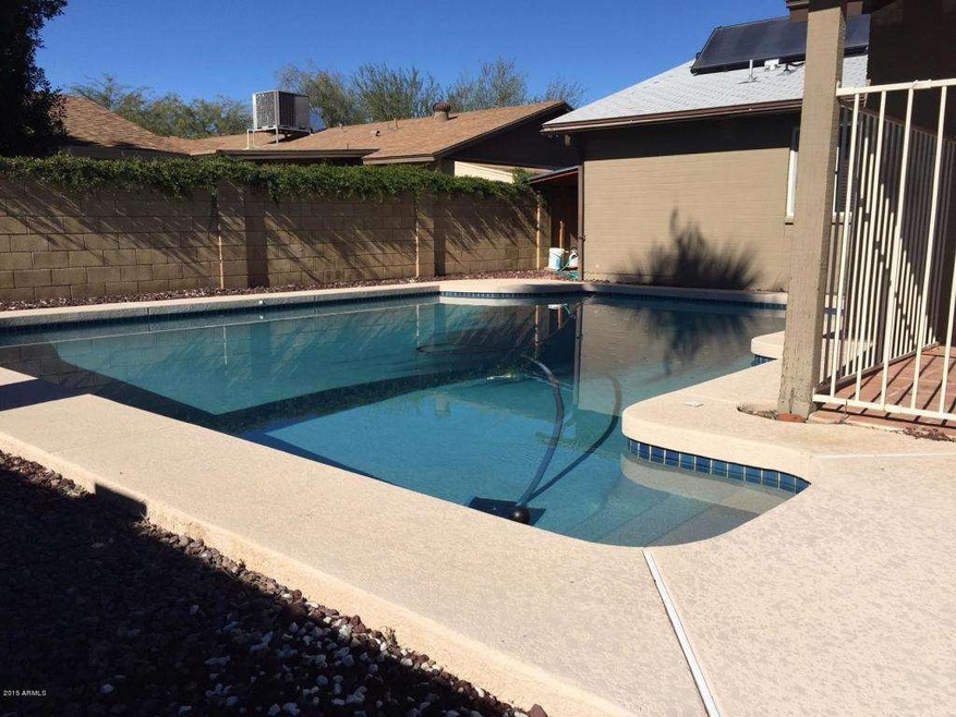 SPARKLING POOL