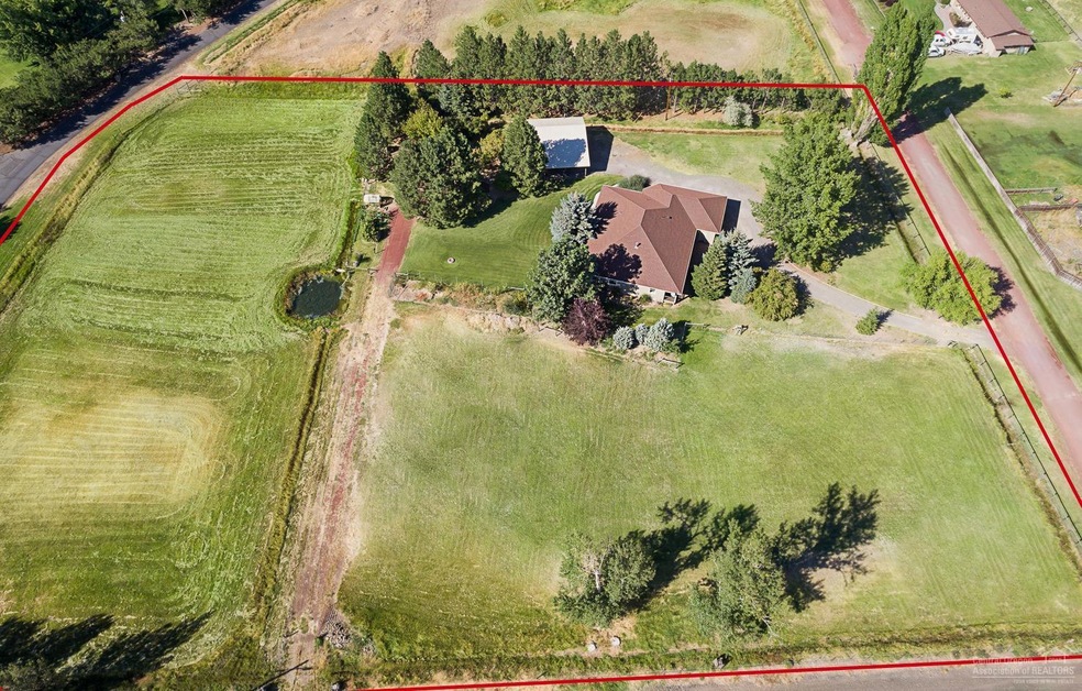 1605 NW 55th St, Redmond, OR 97756 - photo 1