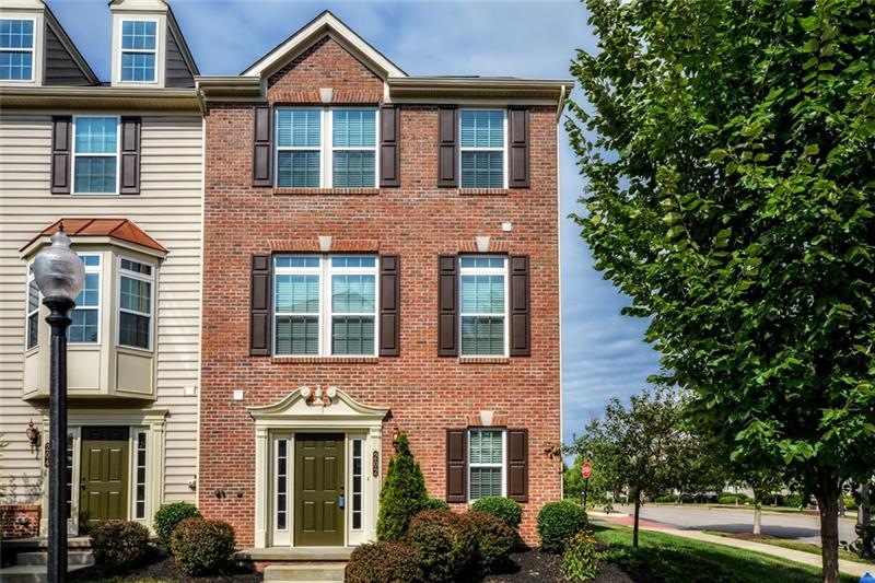 202 Hounslow Rd. - Brick End Unit Townhouse