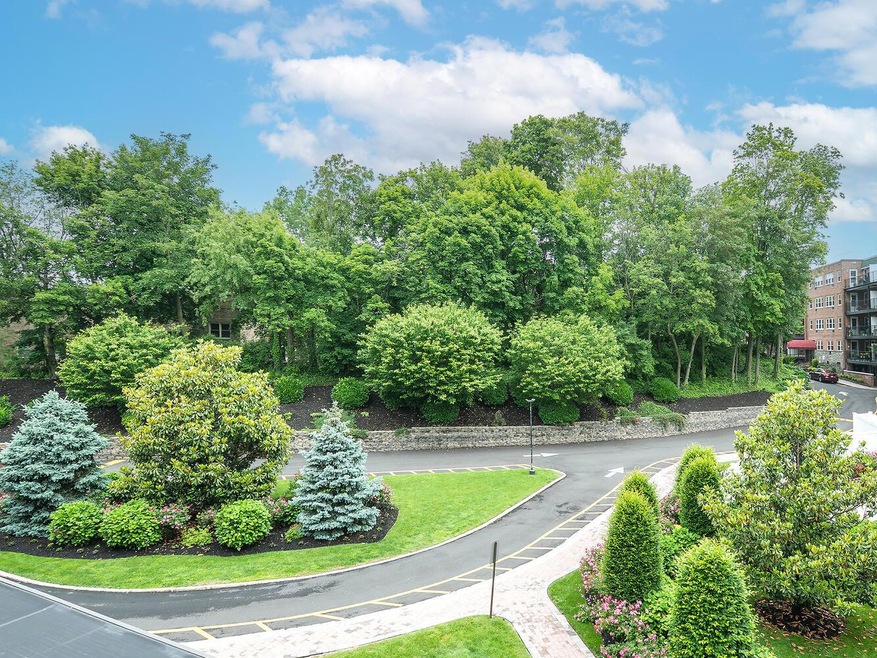 32 Pearsall Ave unit 3A, Glen Cove, NY 11542 - photo 1