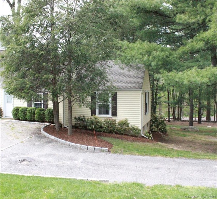 789 Riverbank Rd unit COTTAGE, Stamford, CT 06903 - photo 1