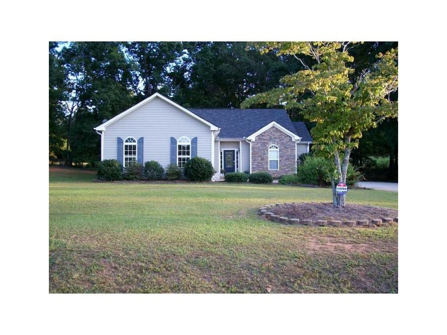 Exterior Front. Beautiful Ranch house.  Country se