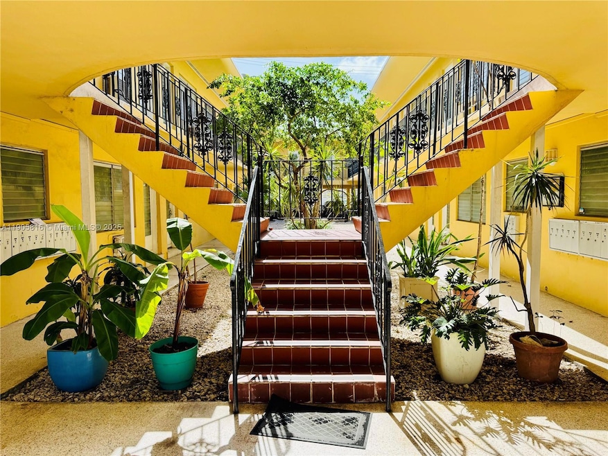 75 Washington Ave unit 10, Miami Beach, FL 33139 - photo 1