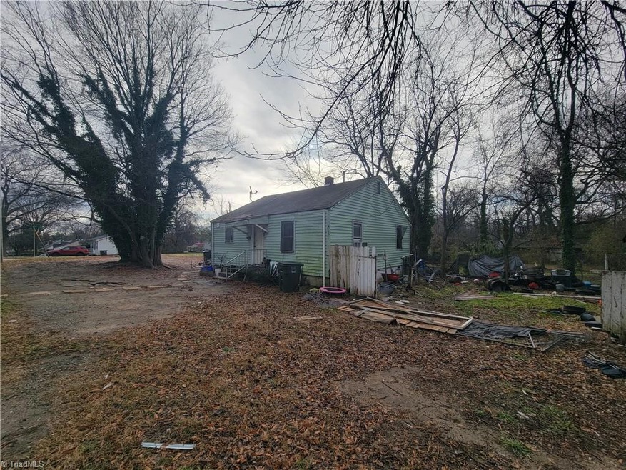 1304 Pearson St, Greensboro, NC 27406 - photo 1