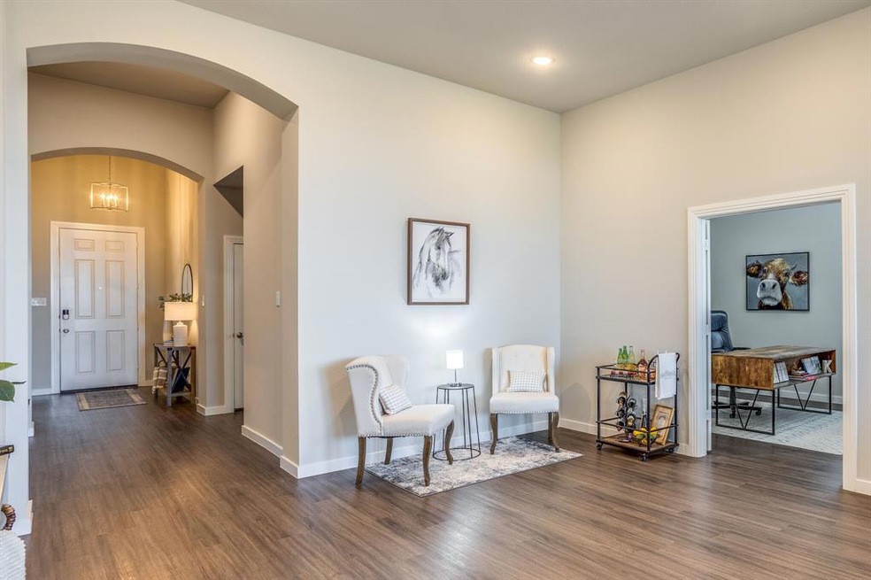Entertain Friends & Family in this wonderful spacious space!