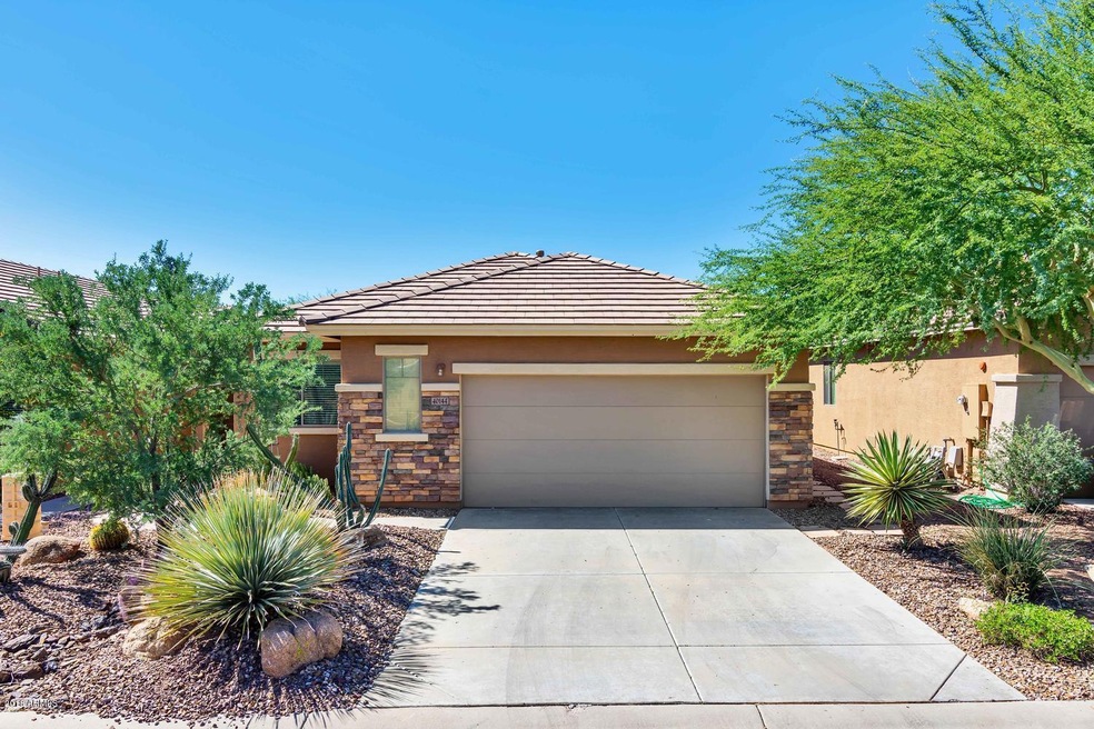 40144 N Bell Meadow Ct-large-001-12-Fron