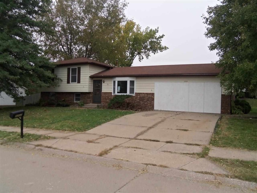 3232 W 63rd St, Davenport, IA 52806 - photo 1