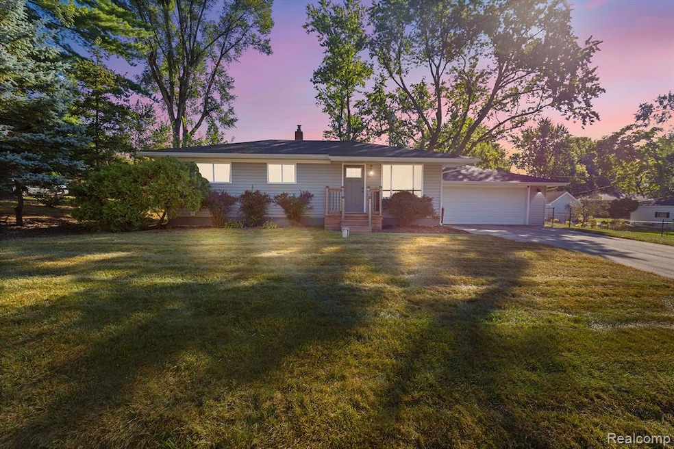 1601 Marylestone Dr, West Bloomfield, MI 48324 - photo 1