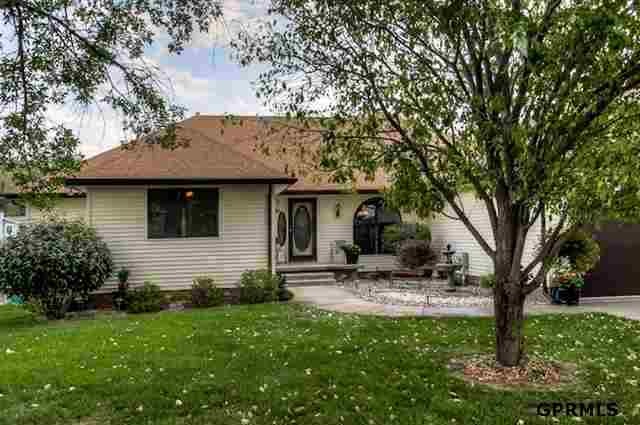 7812 Maui Cir, Papillion, NE 68046 - photo 1
