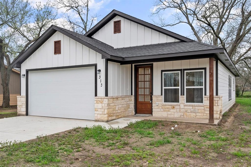 313 Mansfield Rd, Cleburne, TX 76031 - photo 1