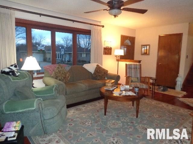 3422 N Elmwood Ave, Davenport, IA 52806 - photo 1