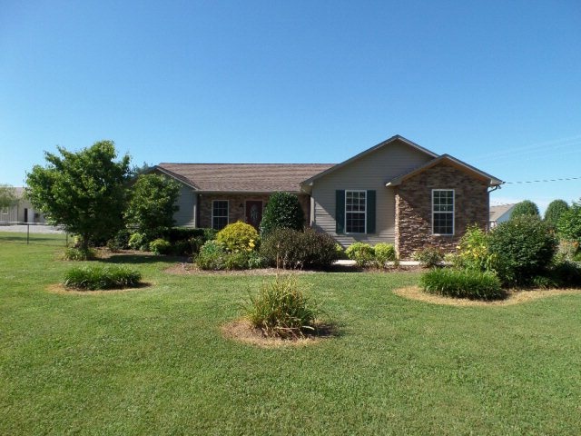 525 Eagle Landing Dr, Cookeville, TN 38506 - photo 1