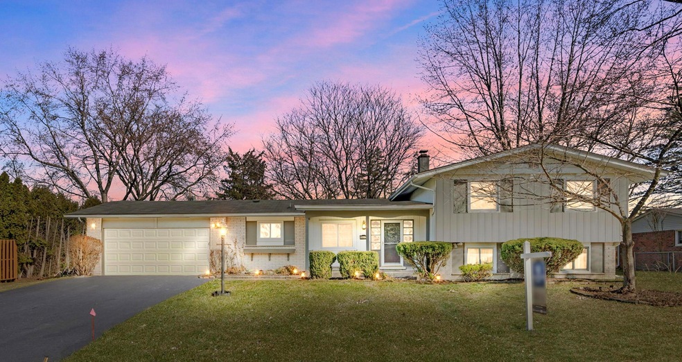 6617 Mellow Wood Ln, West Bloomfield, MI 48322 - photo 1