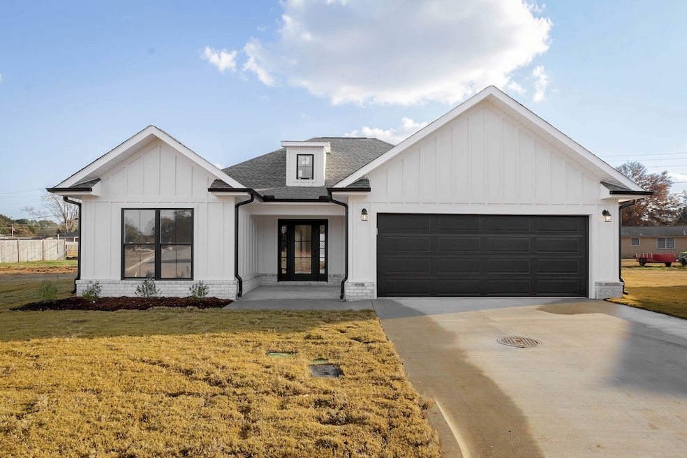 275 Knight Dr, Tuscumbia, AL 35674 - photo 1