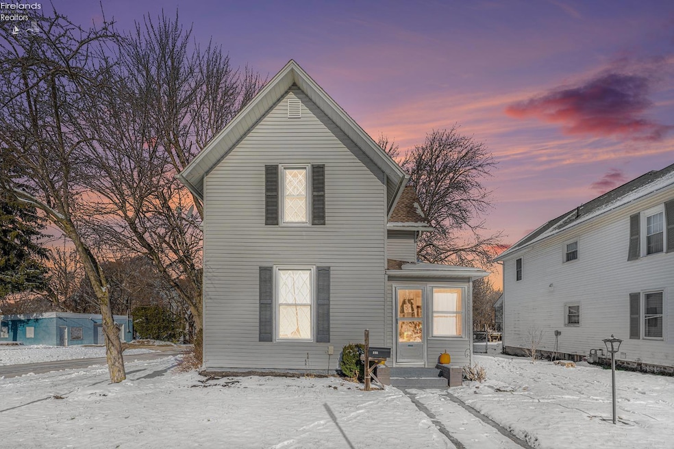 135 W Grant St, Clyde, OH 43410 - photo 1