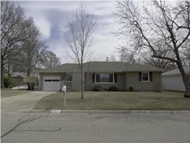 912 N. Mclain Newton,KS, 67114