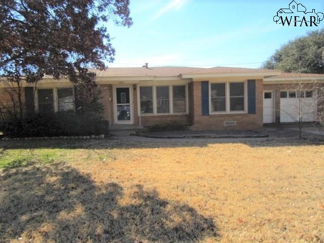 1571 Carol Ln, Wichita Falls, TX 76302 - photo 1