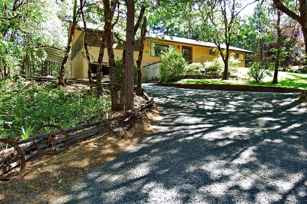 2819 Helgeson Ln, Grants Pass, OR 97527 - photo 1