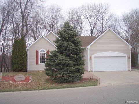 2373 Laurel Oak Dr, Howell, MI 48855 - photo 1