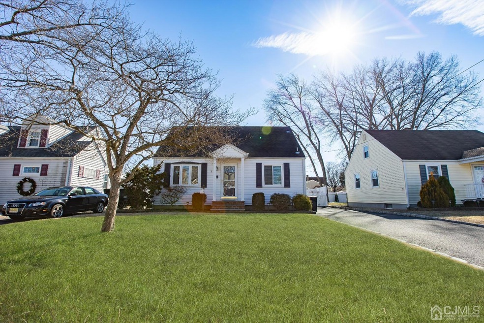 512 Lorraine Ave, Middlesex, NJ 08846 - photo 1