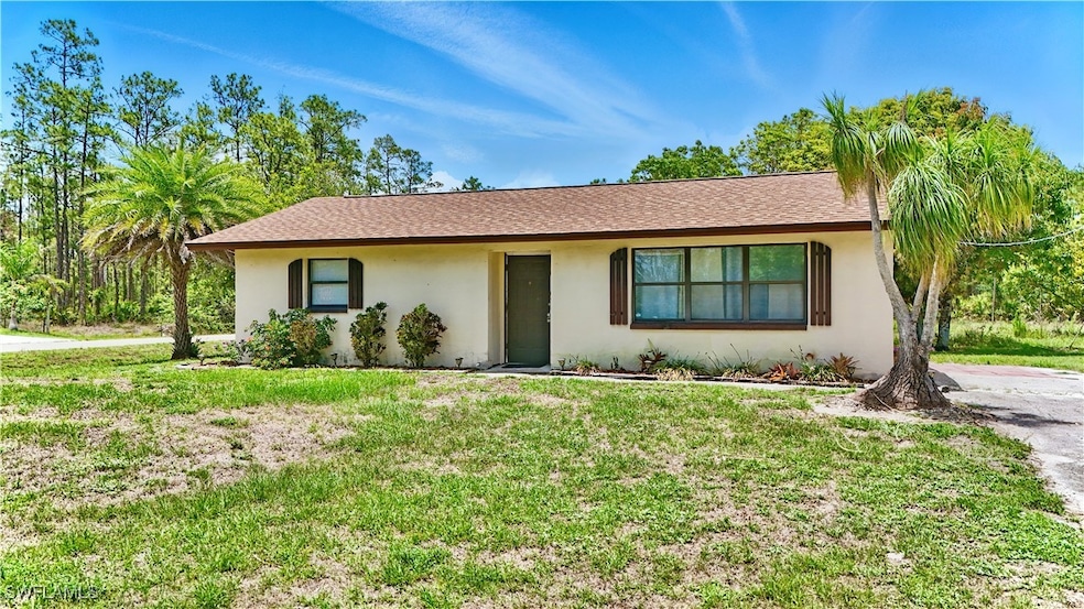Single story home with stucco siding and a front l