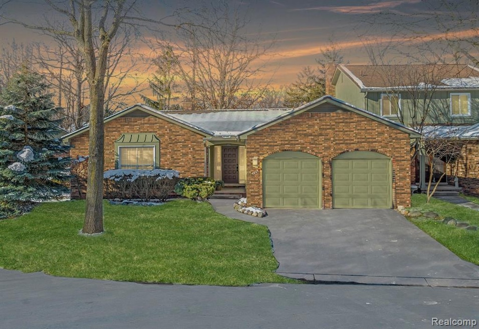 5647 S Adams Way unit 13, Bloomfield Township, MI 48302 - photo 1