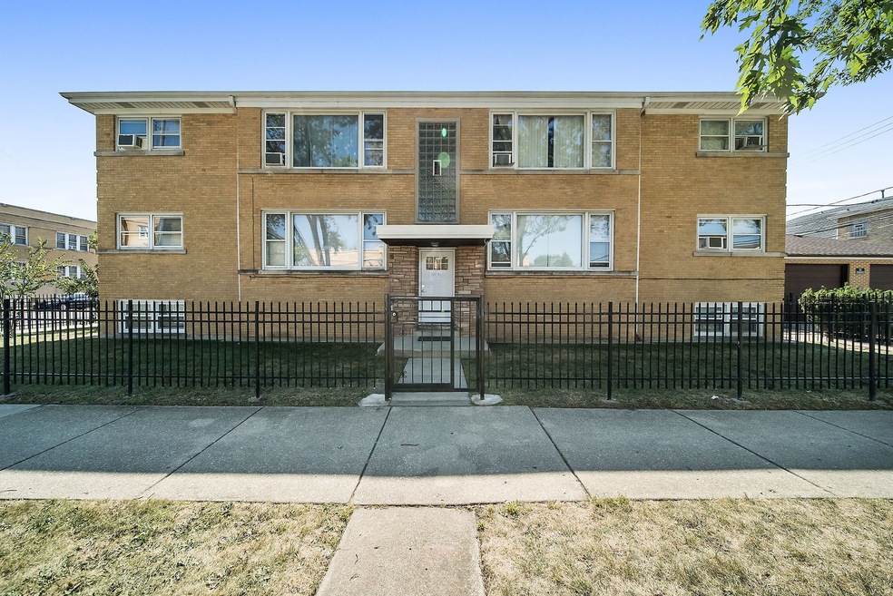 5201 W Wellington Ave unit B, Chicago, IL 60641 - photo 1