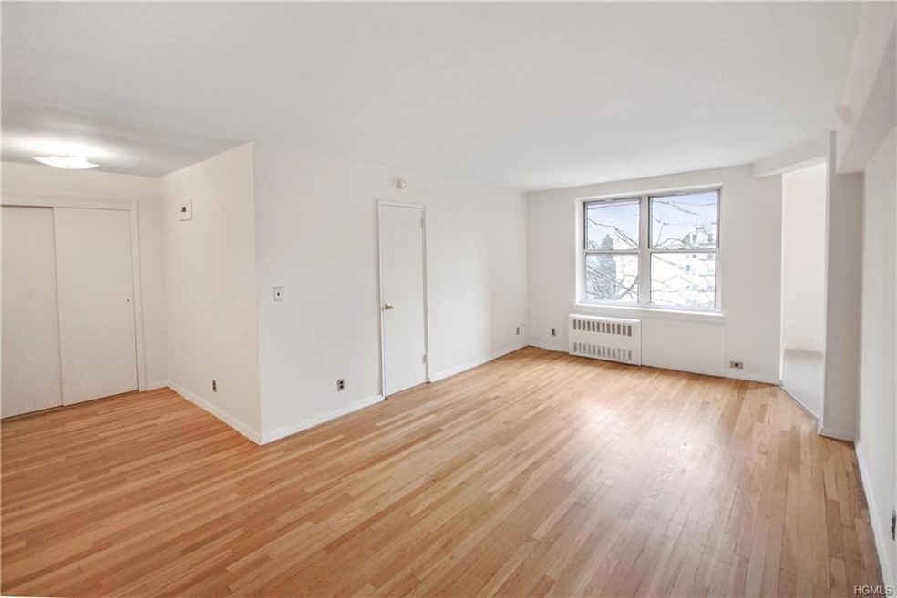 Glendale Gardens unit 4D, Yonkers, NY 10704 - photo 1