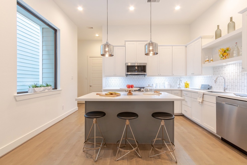 4402 Schuler St unit A, Houston, TX 77007 - photo 1