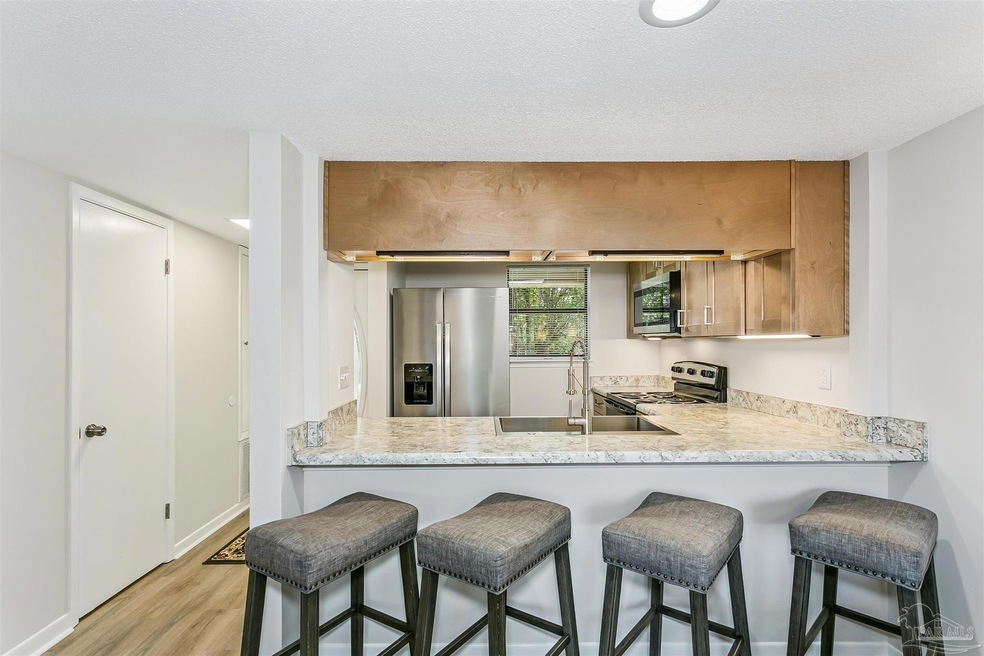 229 Carmel Dr unit 9, Fort Walton Beach, FL 32547 - photo 1