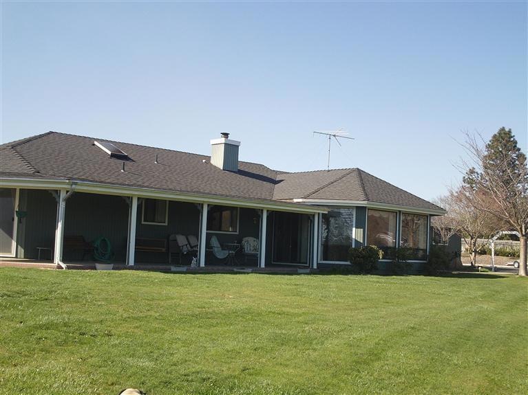 492 Country Aire Dr, Grants Pass, OR 97526 - photo 1