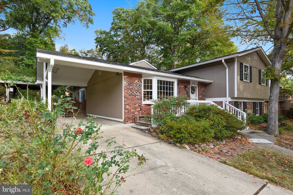 2216 William And Mary Dr, Alexandria, VA 22308 - photo 1