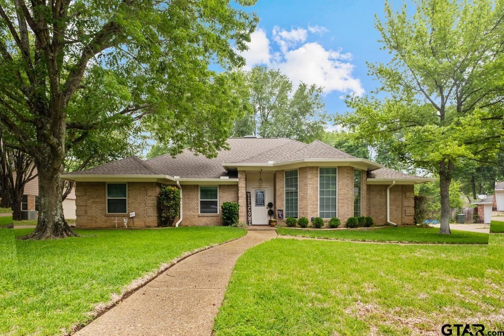 1301 Wimbledon Dr, Tyler, TX 75703 - photo 1