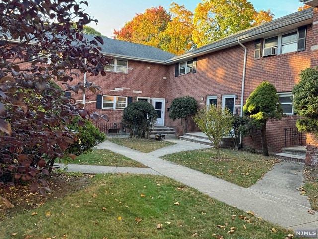 295 Tenafly Rd unit B, Tenafly, NJ 07670 - photo 1