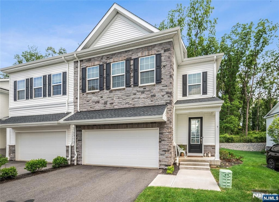 Sold $879,000 • Co-Listing Agent