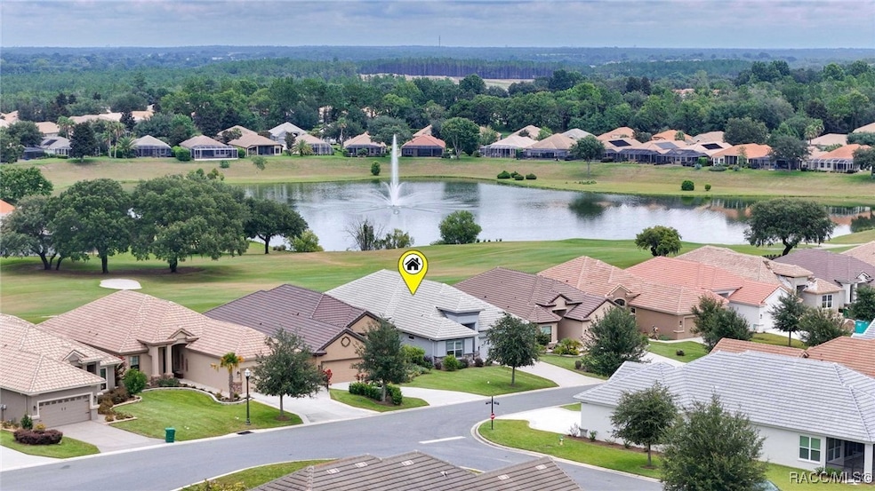 Home location with stunning lake/fountain view