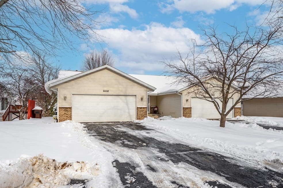 6008 Sawgrass Dr, Rockford, IL 61114 - photo 1