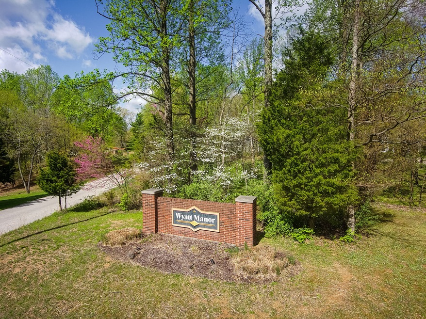 8716 Winslow Ct, Columbus, IN 47201 - photo 1