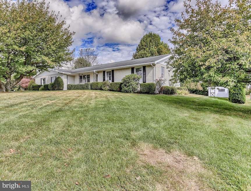 11796 Kimberly Dr, Greencastle, PA 17225 - photo 1