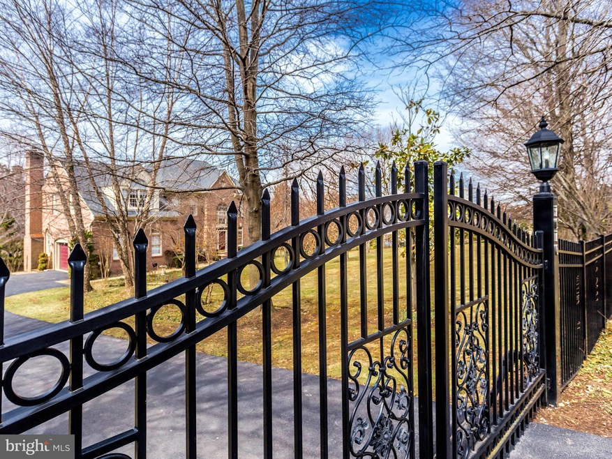 1010 Springvale Rd, Great Falls, VA 22066 - photo 1