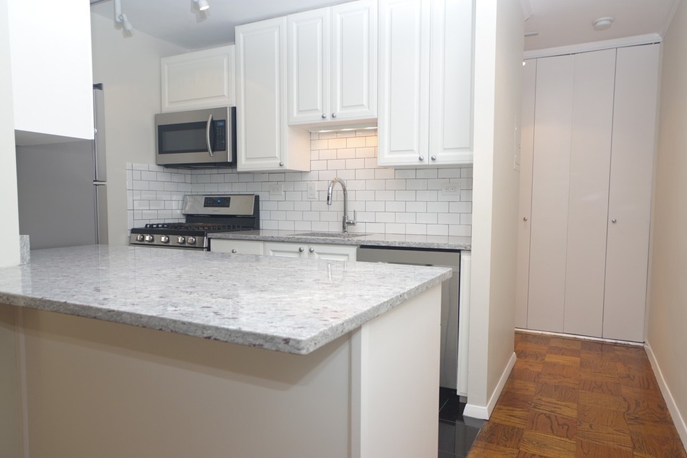 Hawthorne Place Condominium unit 6N, Boston, MA 02114 - photo 1