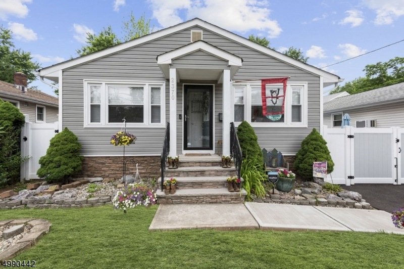 2370 Canterbury Ln, Rahway, NJ 07065 - photo 1