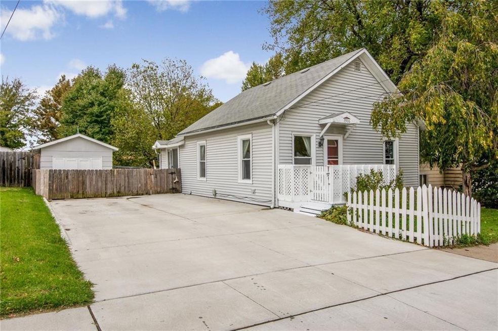 5906 S Union St, Des Moines, IA 50315 - photo 1