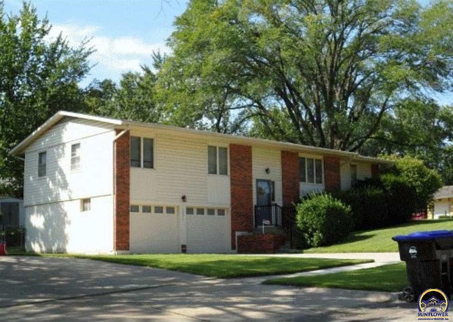 3231 SW 31st Terrace, Topeka, KS 66614 - photo 1