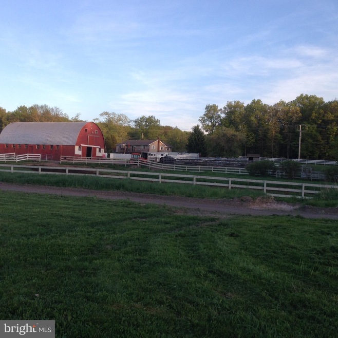 455 Alberdeen Rd, Mountain Top, PA 18707 - photo 1