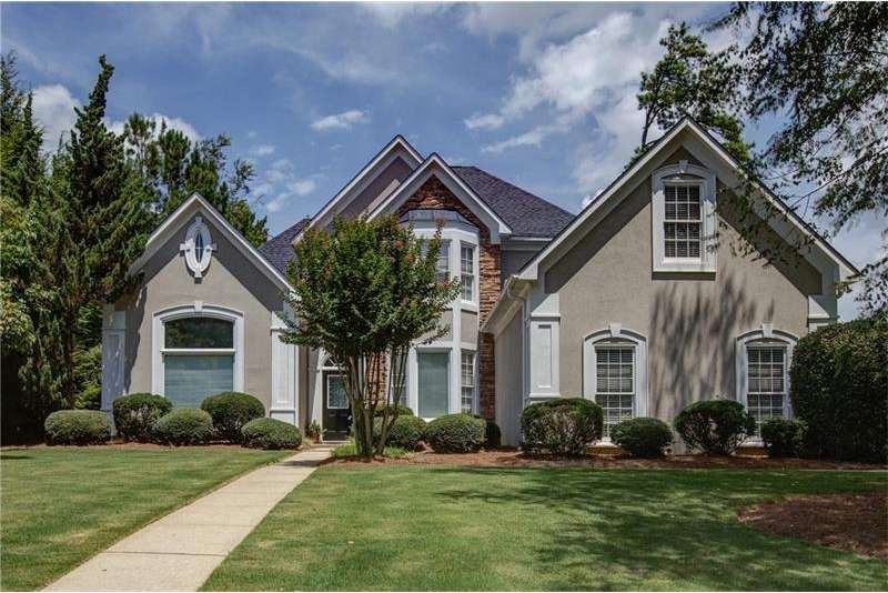 Stunning 3 sided Hardcoat Stucco Home with Side En