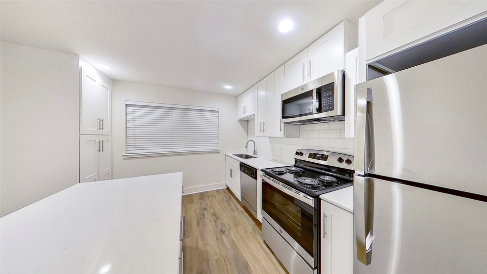 907 N Beacon St unit 102, Dallas, TX 75214 - photo 1