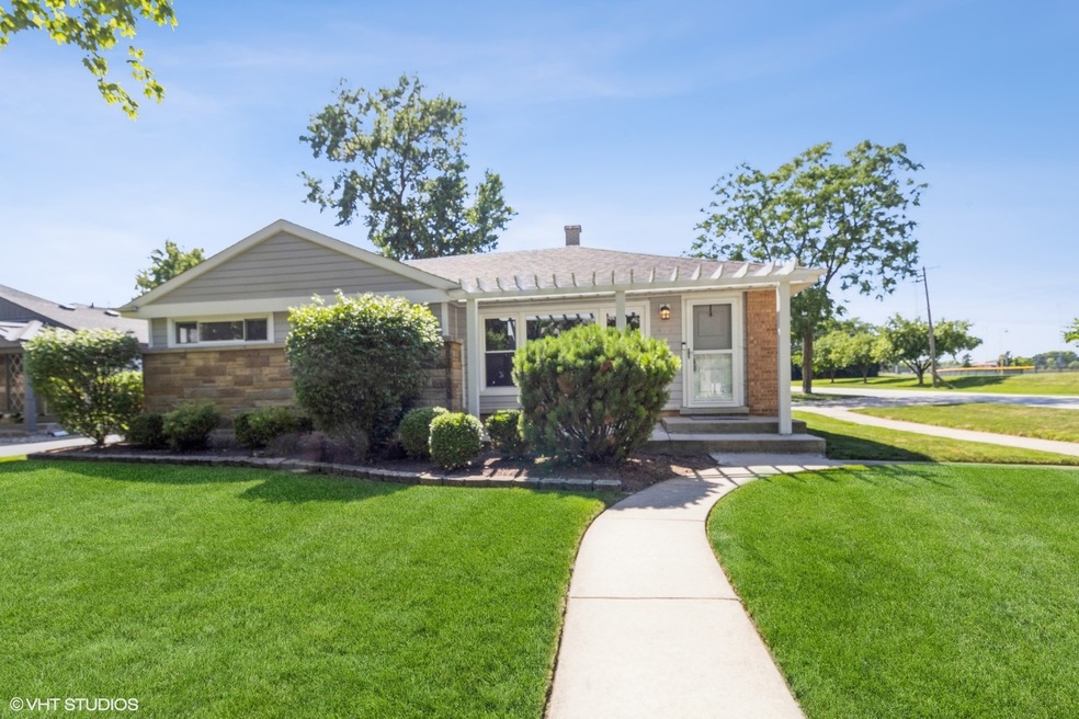 470 N Ida Ln, Elmhurst, IL 60126 - photo 1