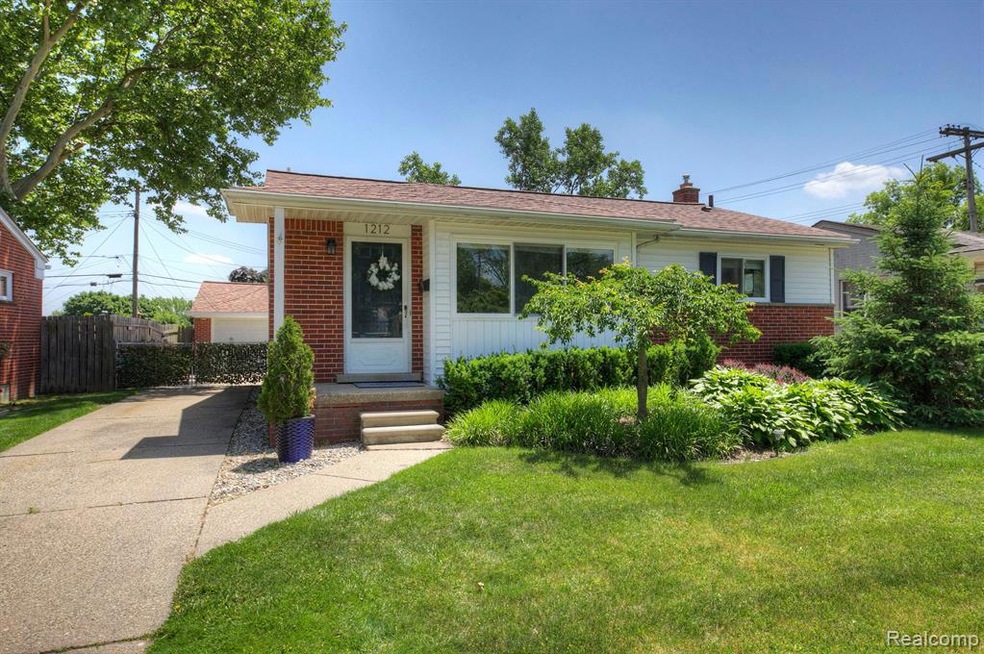 1212 N Selfridge Blvd, Clawson, MI 48017 - photo 1